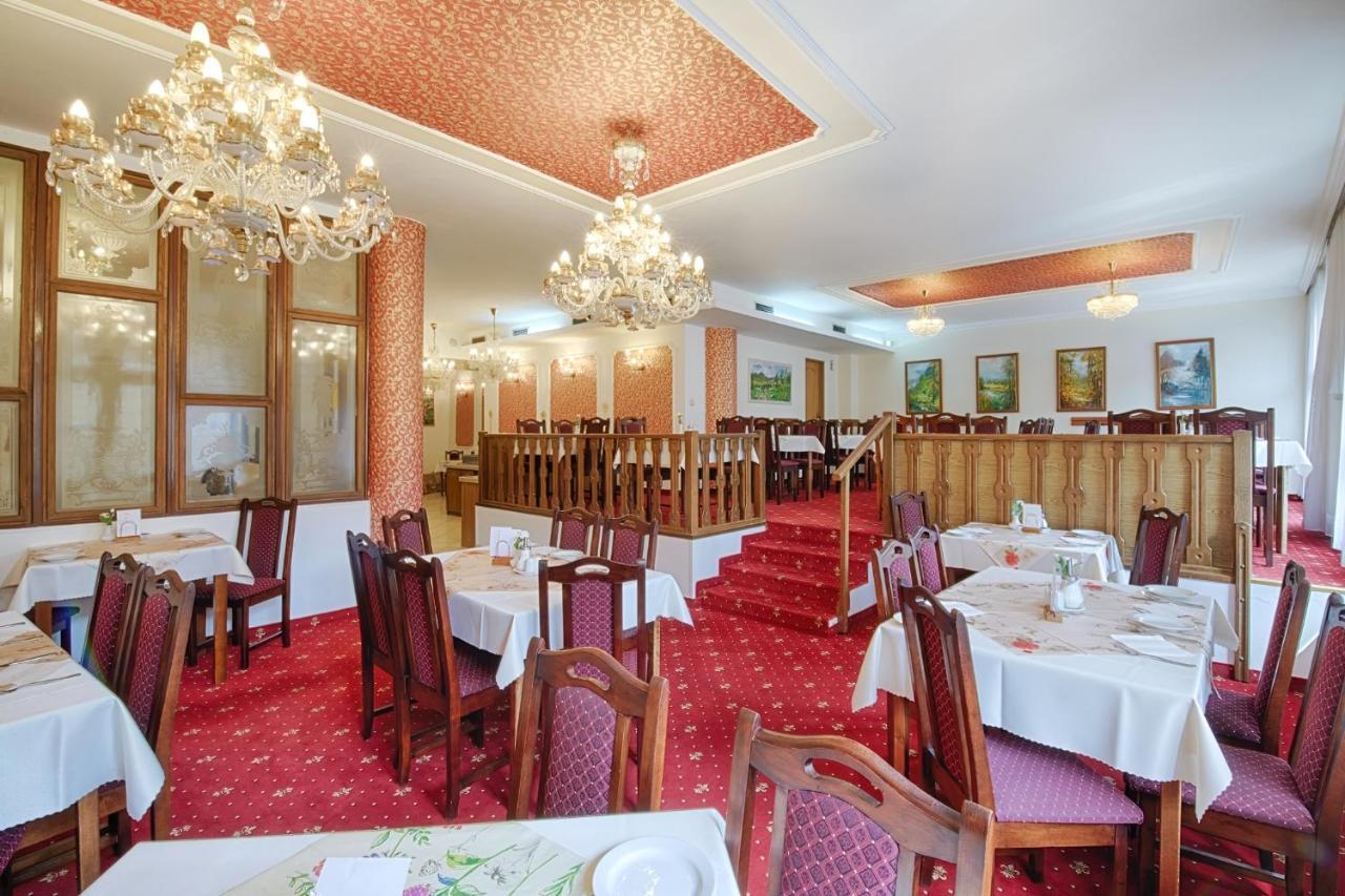 Ld Morava Hotel KLV Exterior foto
