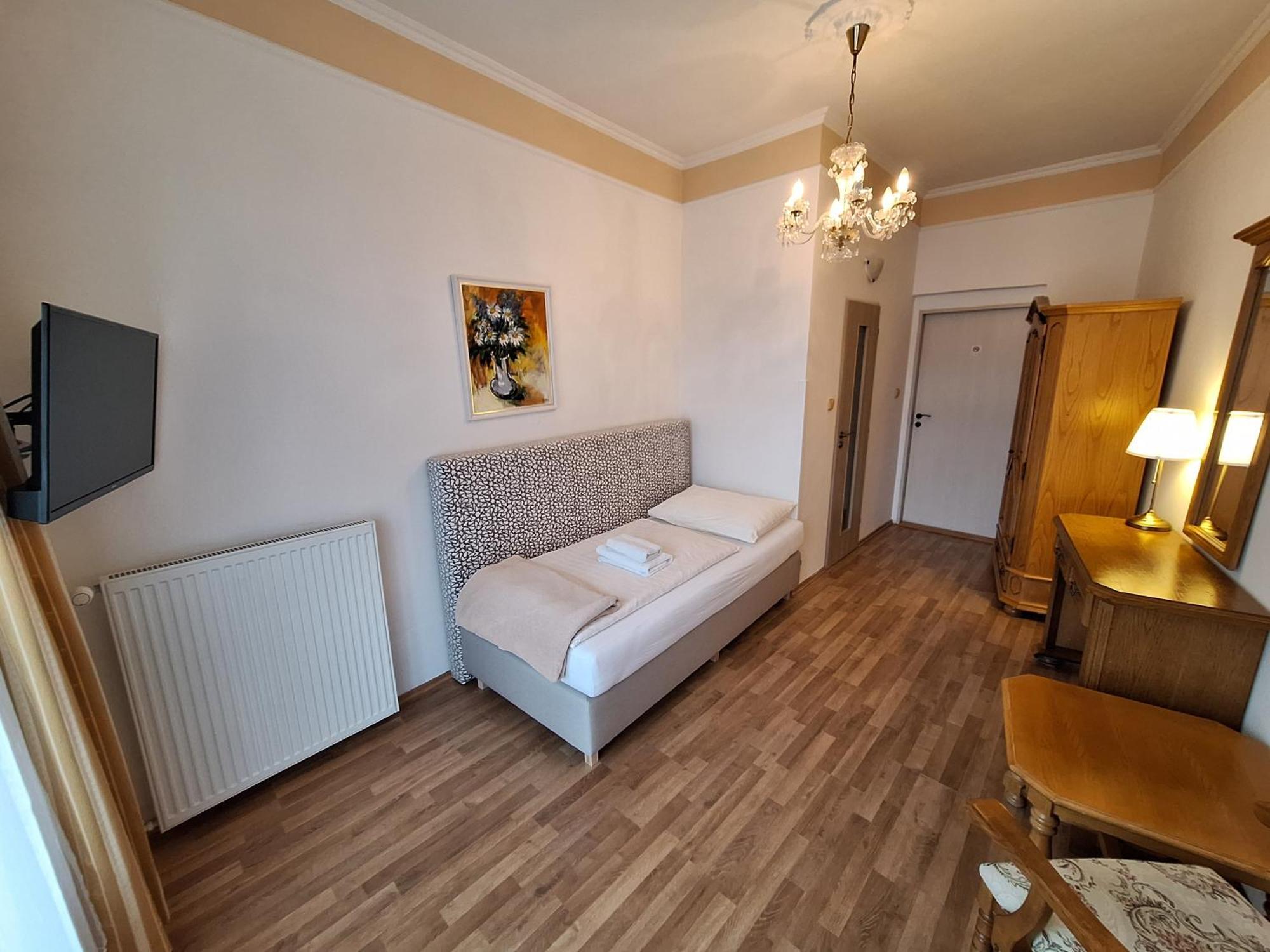 Ld Morava Hotel KLV Exterior foto