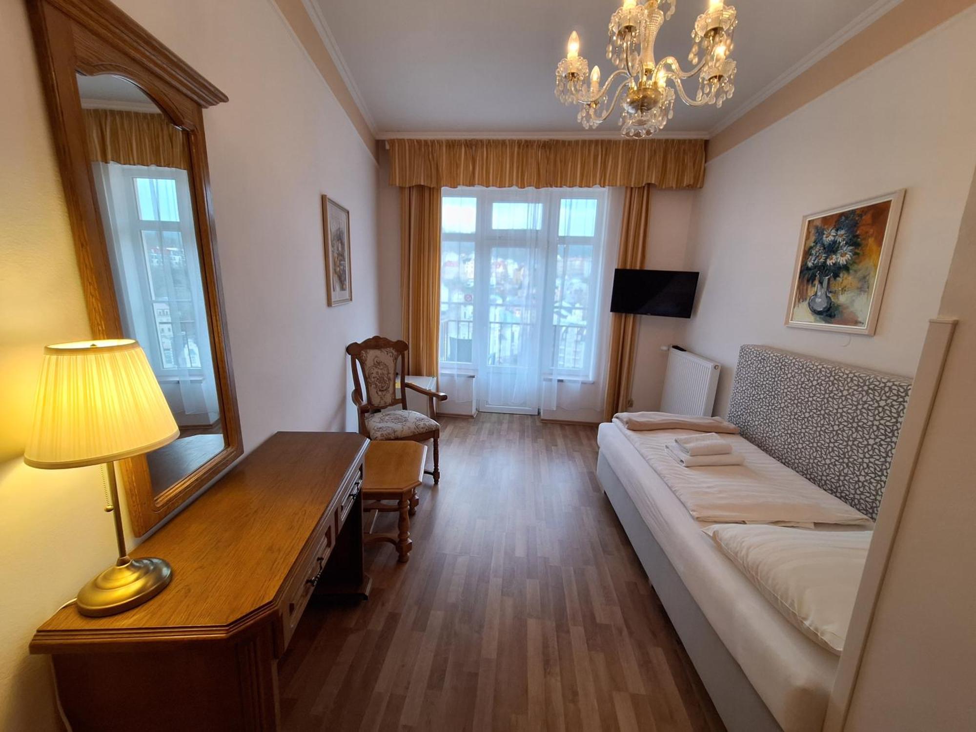 Ld Morava Hotel KLV Exterior foto