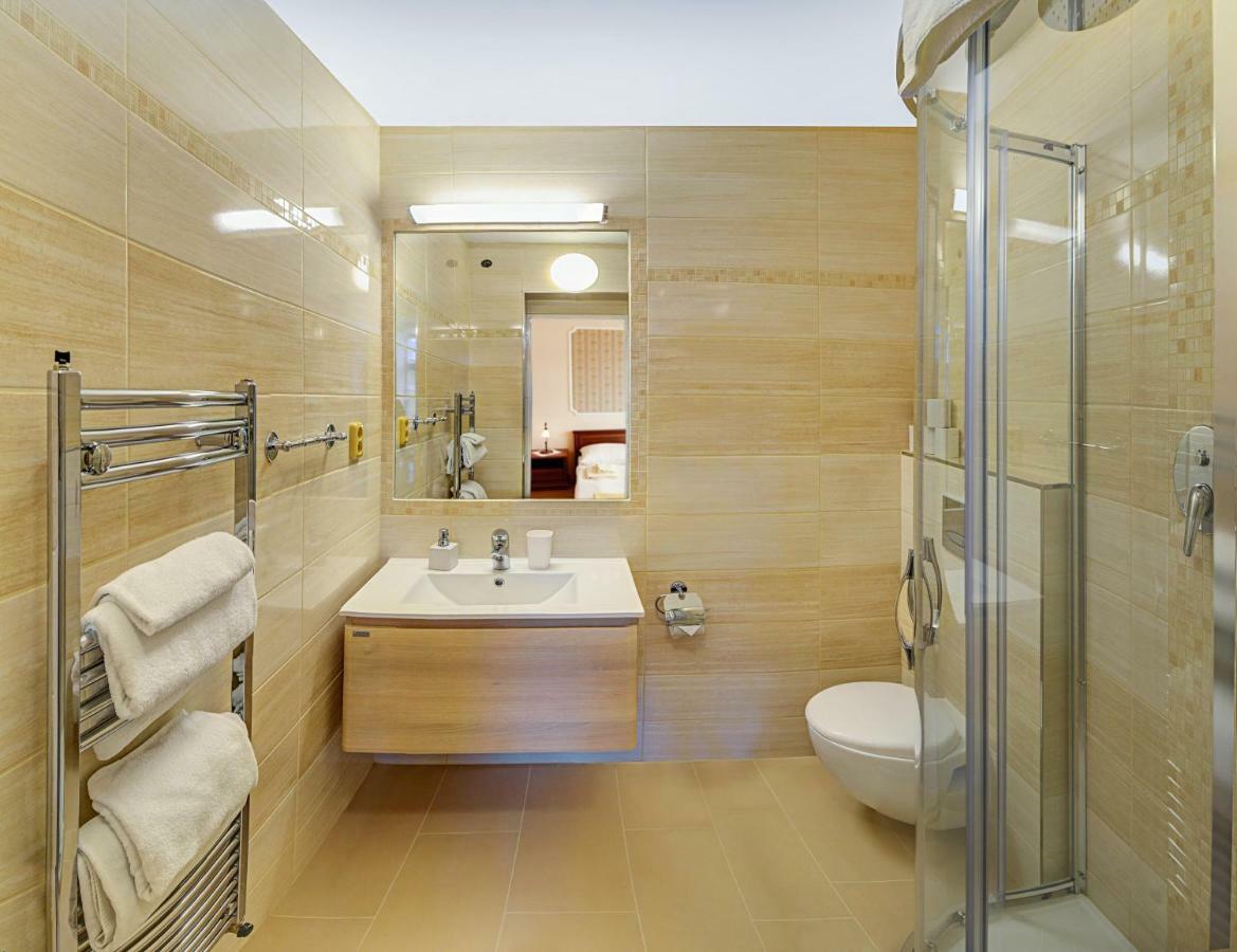 Ld Morava Hotel KLV Exterior foto